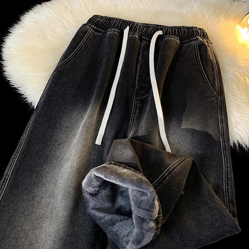 Jeans spessi invernali da uomo coreani Pantaloni larghi in pile dritti larghi da strada alla moda Pantaloni caldi in velluto con cinturino in vita elastico