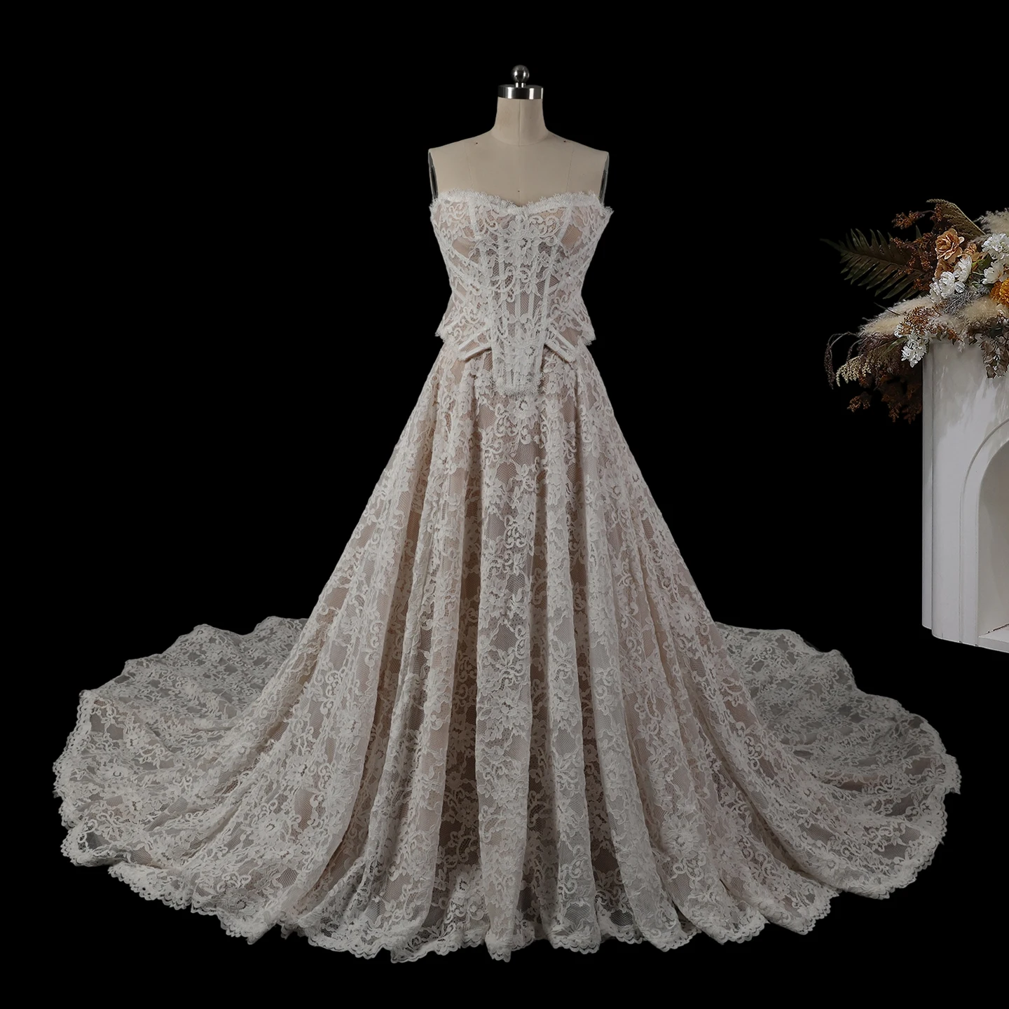 Sheer Fairy Wedding Dress Elegant A-Line Sweetheart Lace Backless Sheer Corset Dubai Bridal Gown with Big Train SW755 Customized