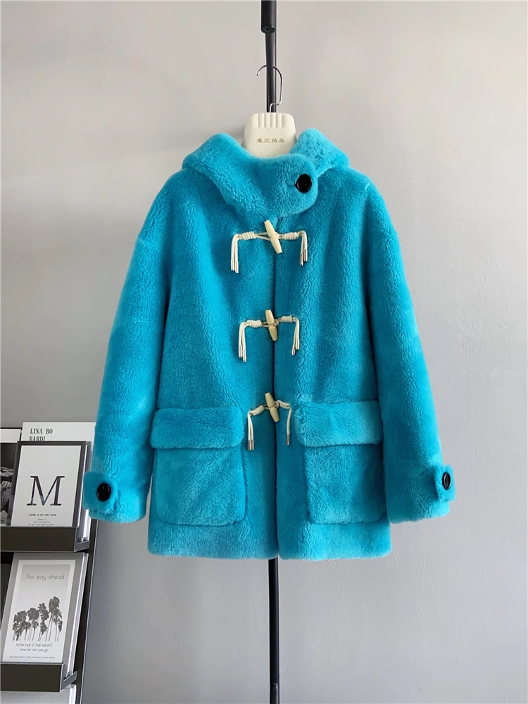 New hooded lambhair coat for women in autumn and winter, thickened, niche, and high-end, with a short and delicate fur coat and