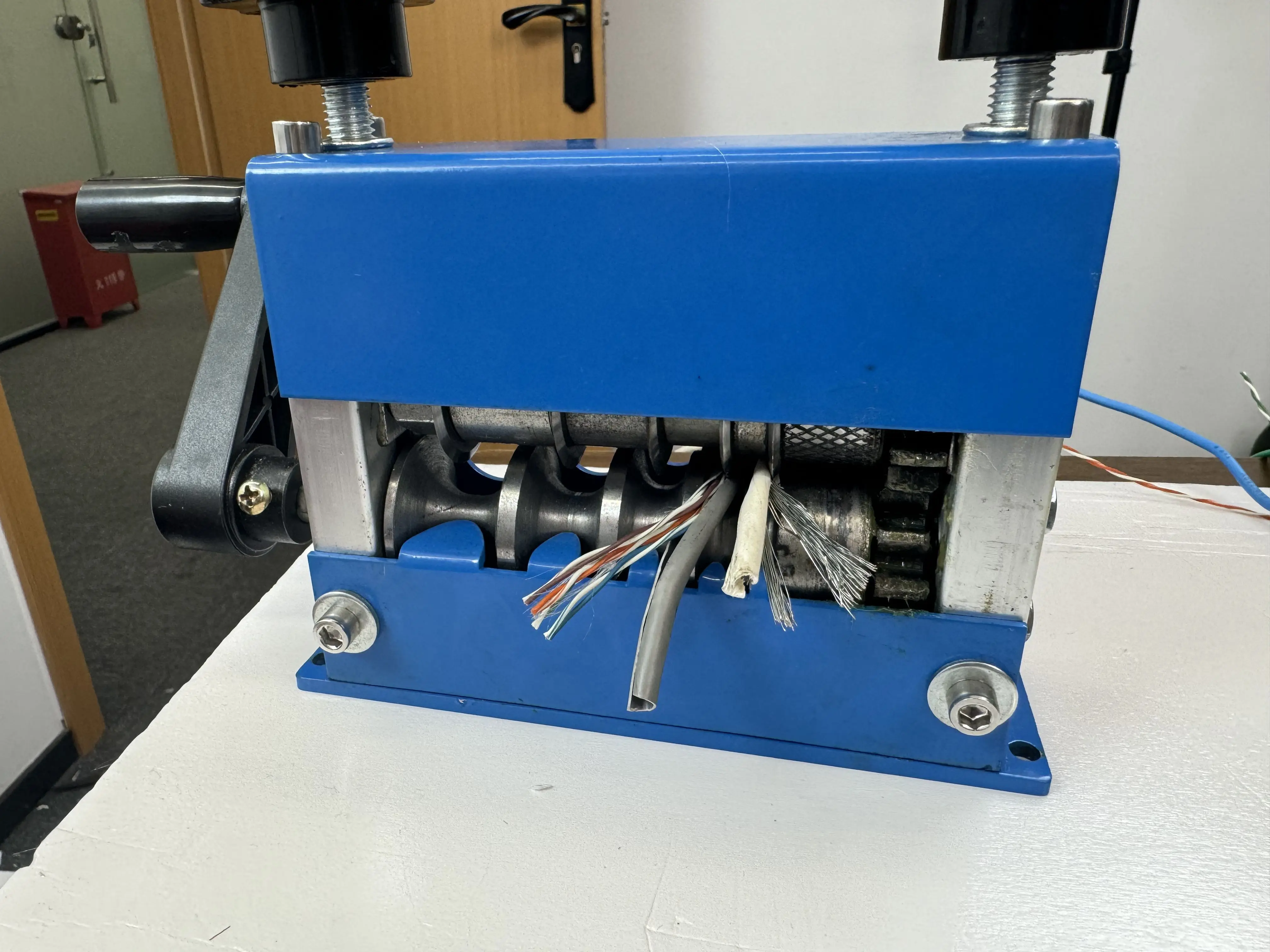 1-20 مللي متر M20-1 رائجة البيع دليل آلة تجريد الأسلاك أدوات النحاس كابل الخردة إعادة تدوير سبائك الصلب كابل تقشير آلة متجرد