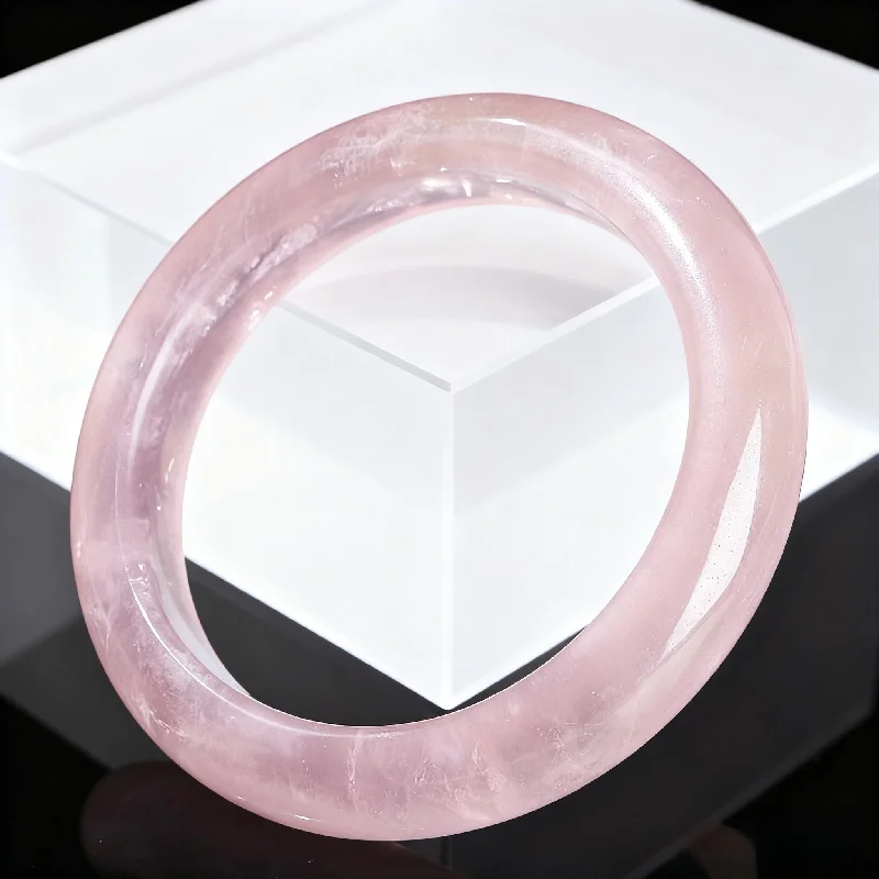 

Pink Real Crystal Bangle Bracelet Carved Gemstone Designer Amulet Strawberry Quartz Charm Accessories Fashion Vintage Talismans