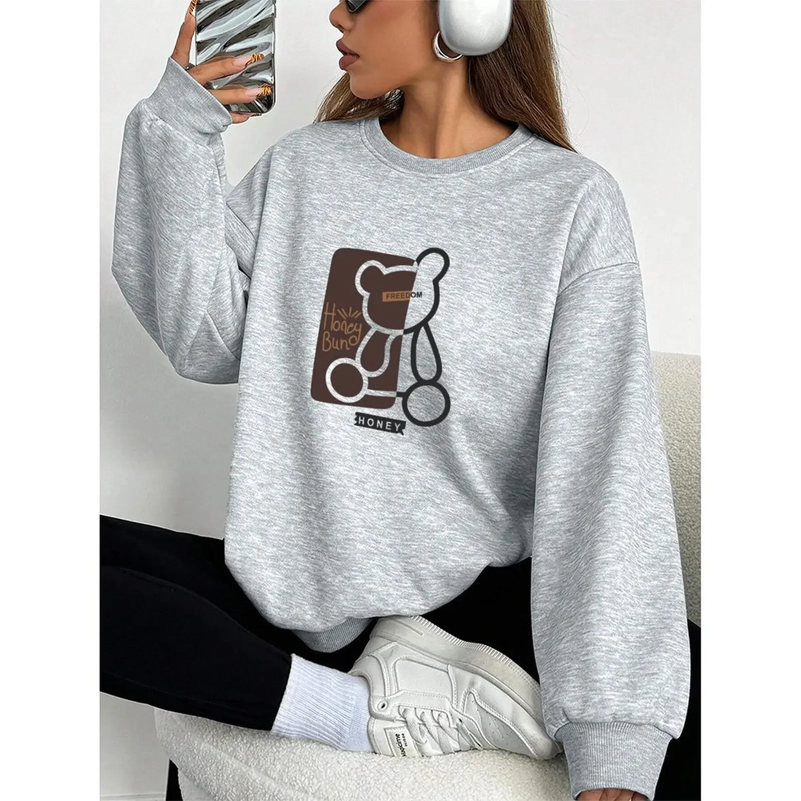 

Women Round Neck Long-sleeve Velvet Casual Interesting Bear Print Sweatshirt Winter Comfortable Loose Casual Printed Tops
