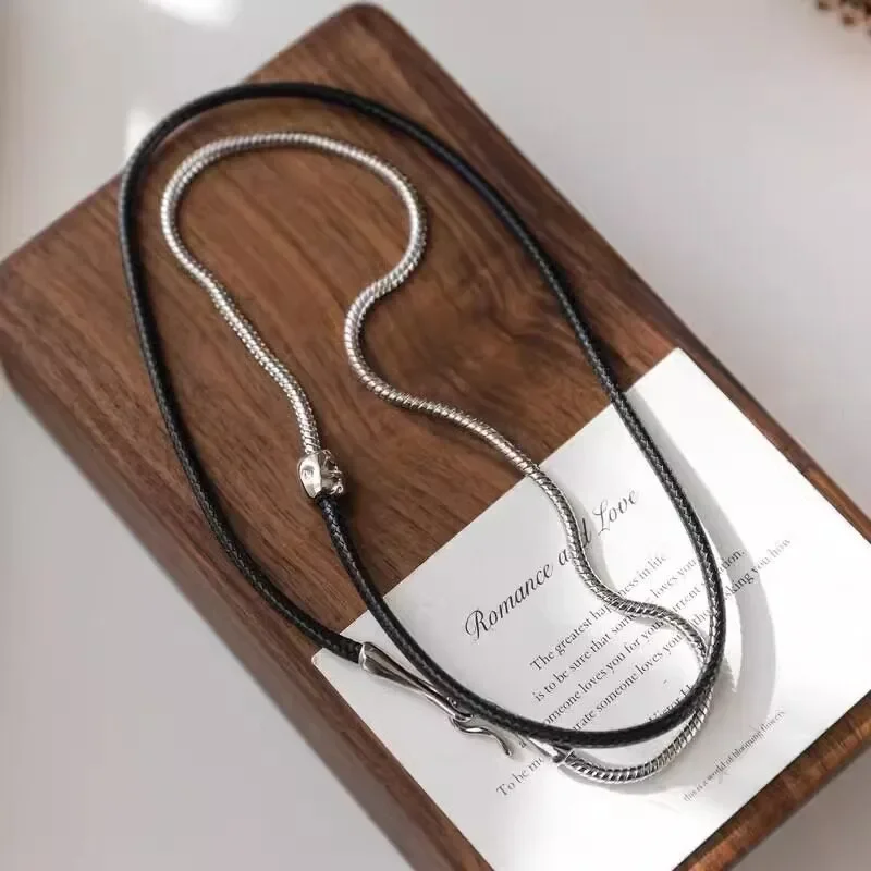 

British [Designer] Sweet and Cool Spice Girl Texture Cowhide Black Rope Snake Bone Chain Women's Necklace Ornament