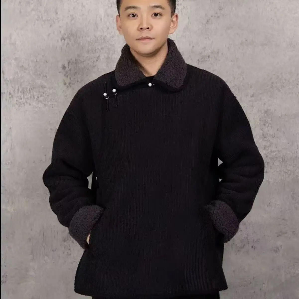 

2026 Men's Mongolian Coat Winter Thicken Flannel Fleece Overcoat Male Female Nomadic Tibetan Casual Fashion Mandarian Tops