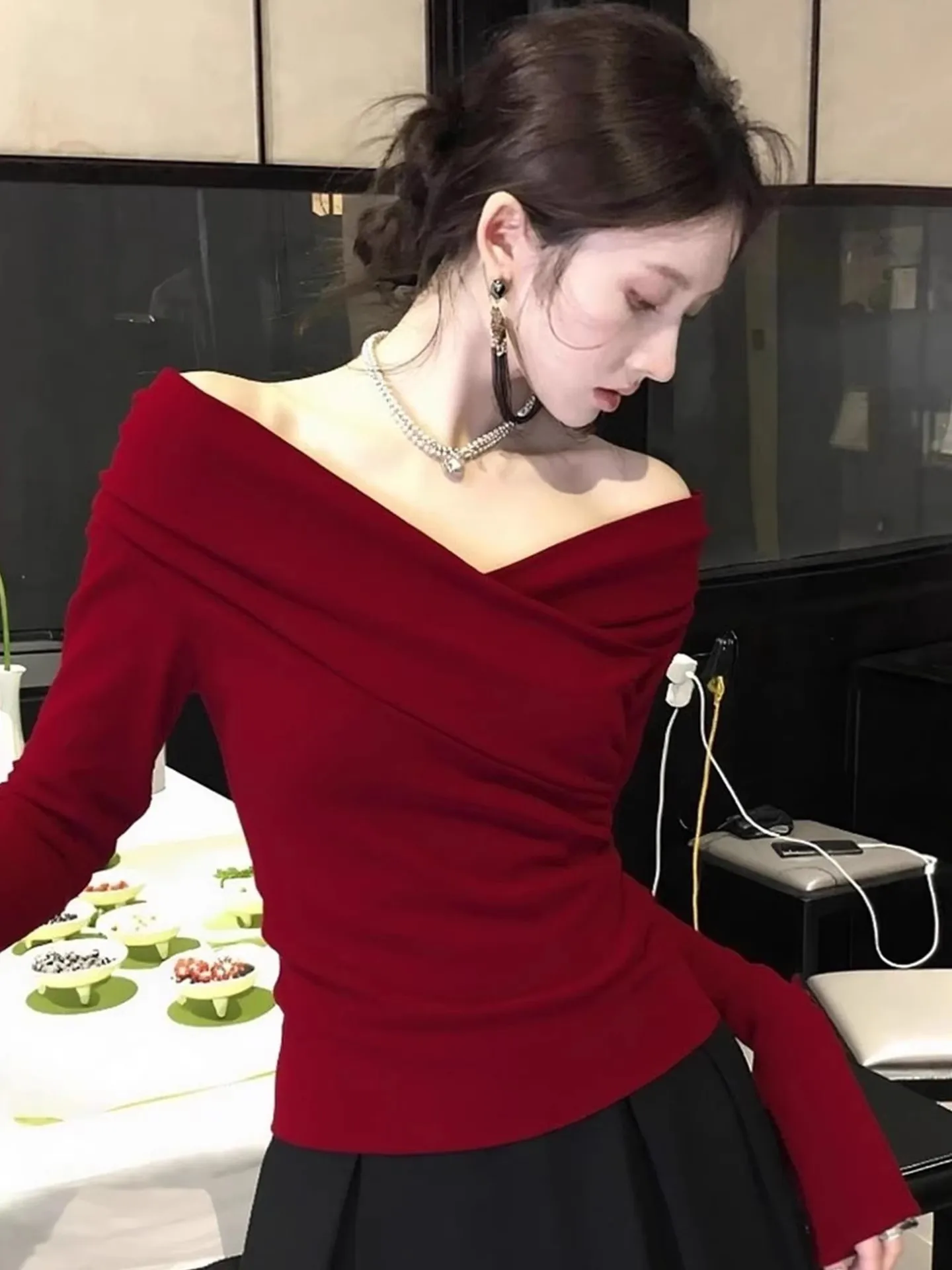 

Red Cisas V-Ne Трикотаж oulder Bared Long Sve Женский осенне-зимний утягивающий топ French Sle Regular Fit Medium S...