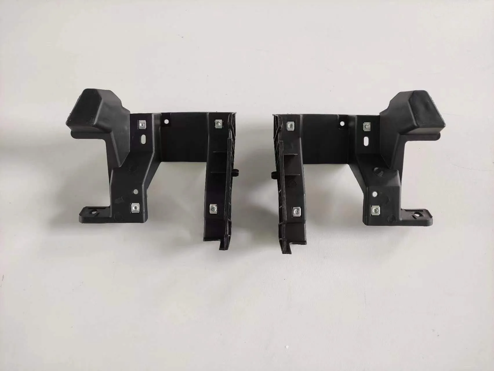 

68274697A Front bumper bracket pair 19-23 for Dodge Pickup Ram Car Accessories Auto Replacement Repair Parts new