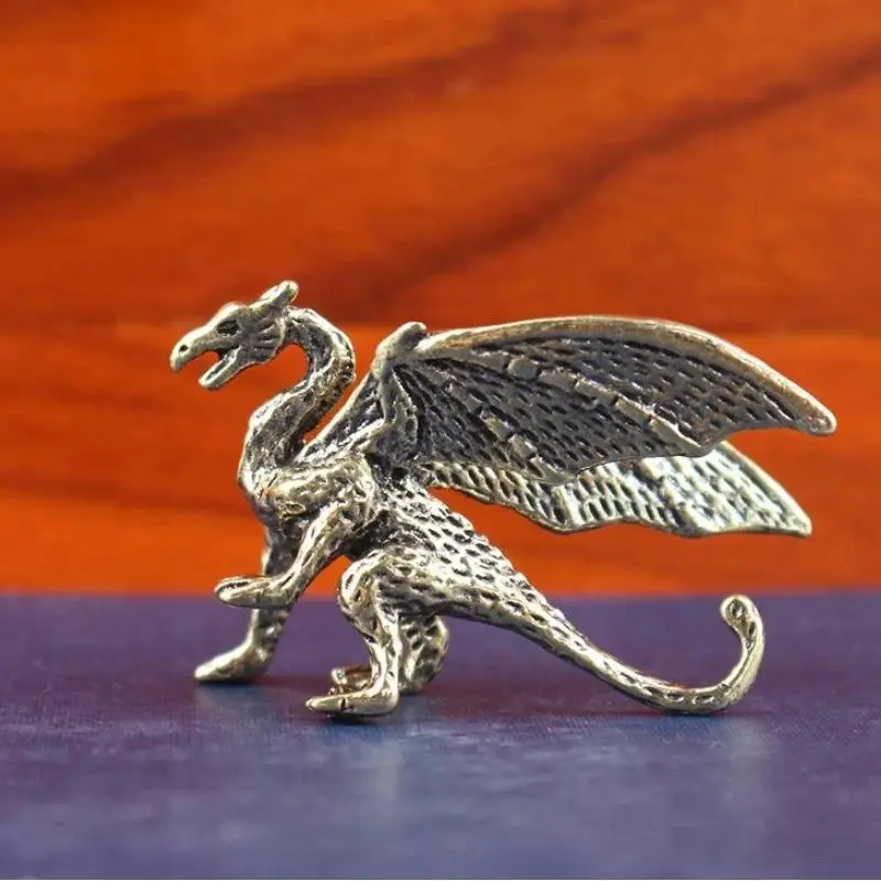 Mini-Messingfiguren von Drachen und Griffins, detaillierte Schnitzereien, antike Oberfläche, Schreibtischdeko, Sammlerstück – Detail 18