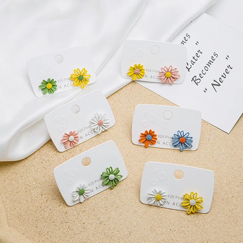 

Korean Style Small Daisy Earrings For Women Hollow Flower Sunflower Petal Jewelry