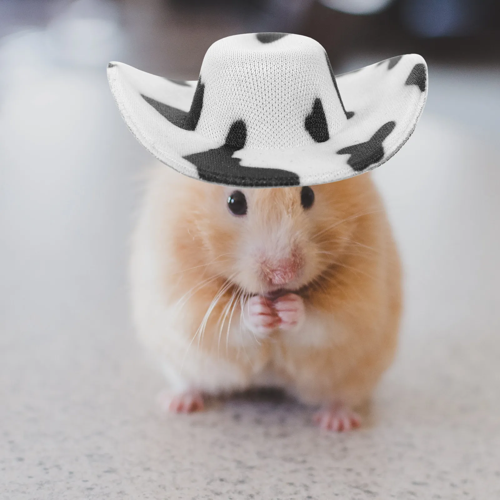 

Миниатюрная ковбойская шляпа с коровьим принтом, крошечный аксессуар в западном стиле для декора миниатюрных сцен в кукольном домике, проектов DIY, поделок и праздничных украшений