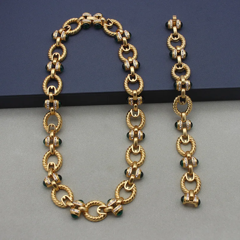 Vintage  Light Luxury Fashion Popular Copper and Green Glass Bracelet Necklace Set Interlocking