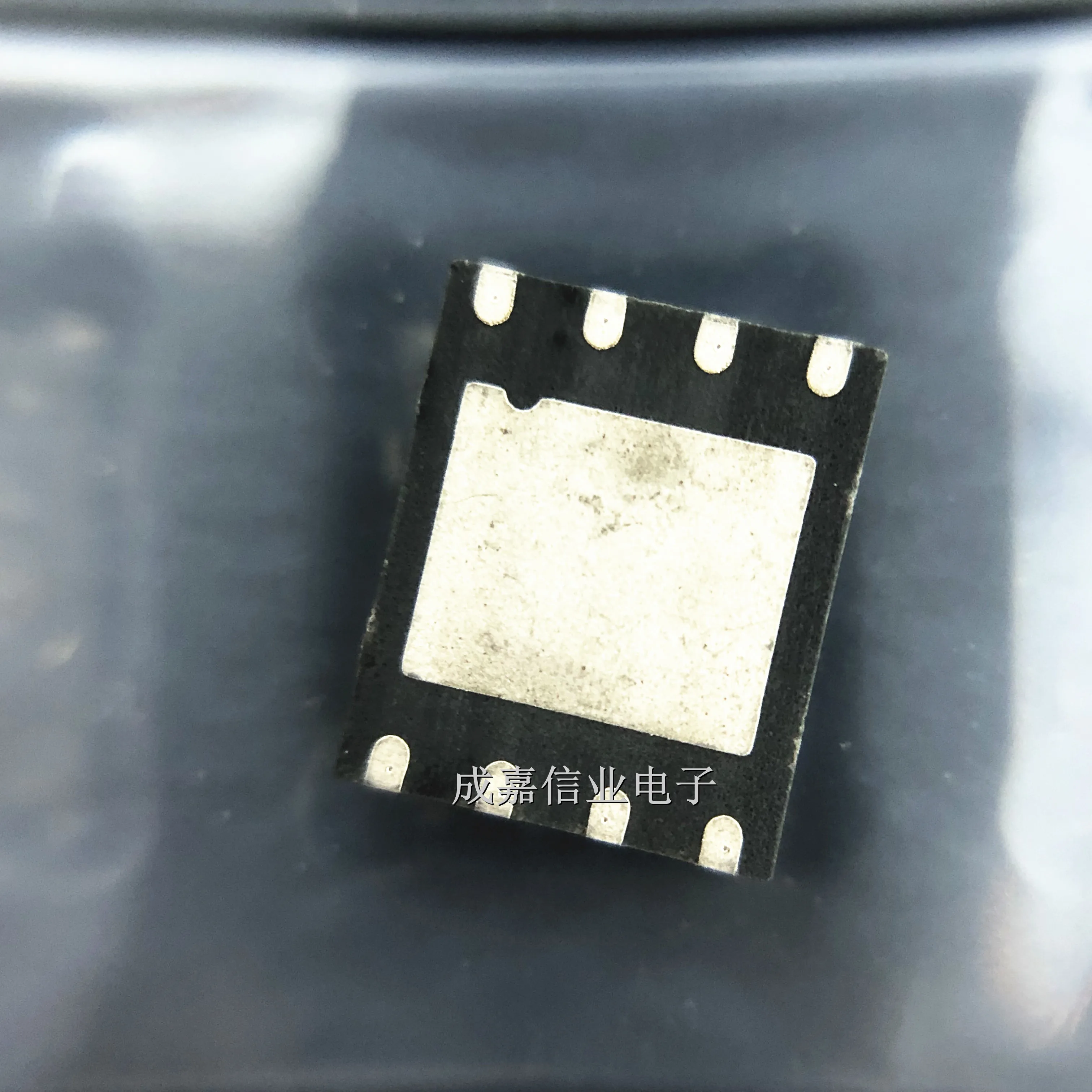 10pcs/Lot N25W032A11EF640F VDFPN-8 MARKING;25W032A11E40 IC FLASH 32M SPI 108MHZ