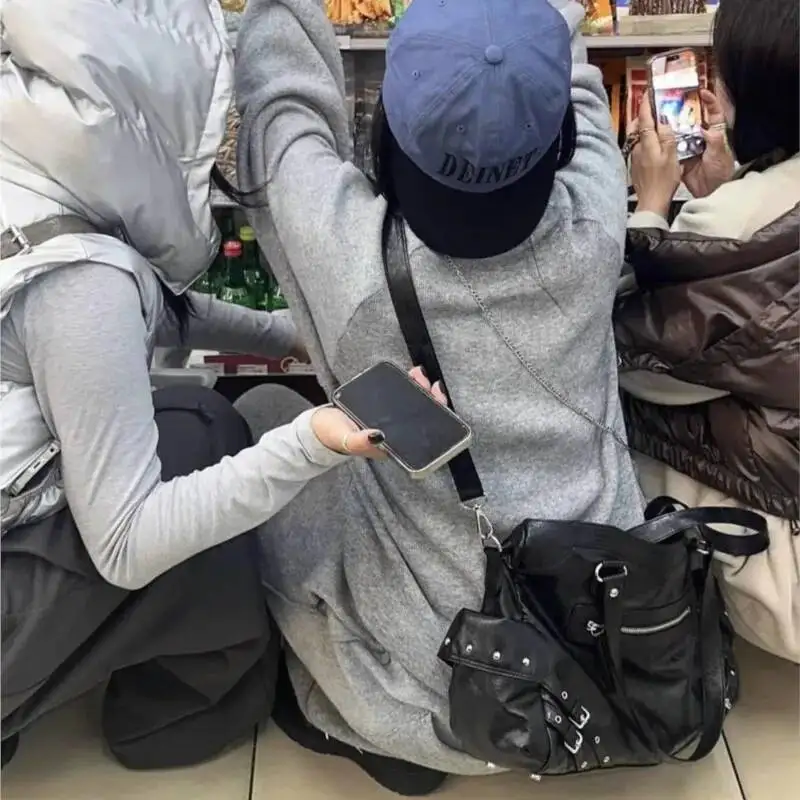 Hot Girl Retro Black Tote Women Studded Leather Textured Large Capacity Shoulder Ladies Edgy Cool Punk Y2k Crossbody Bag