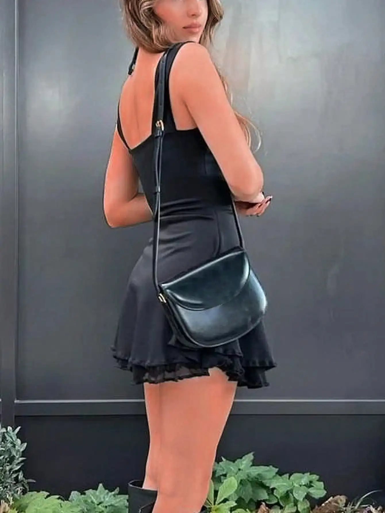 فستان صغير شبكي من الساتان ، حافة كشكشة ، ربطة عنق مربعة ، كامي كتف ، ليلة التاريخ ، Y2K #4