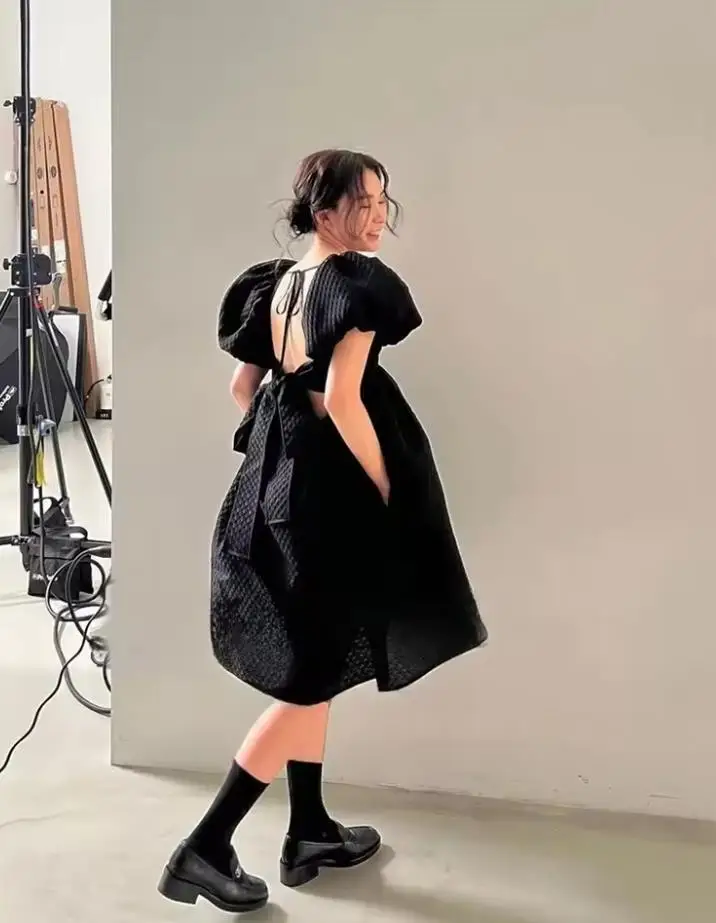 

Черное короткое свадебное платье в корейском стиле для фотосессии, индивидуальный пошив, с квадратным вырезом и короткими рукавами-фонариками, наряд для невесты на вечеринку