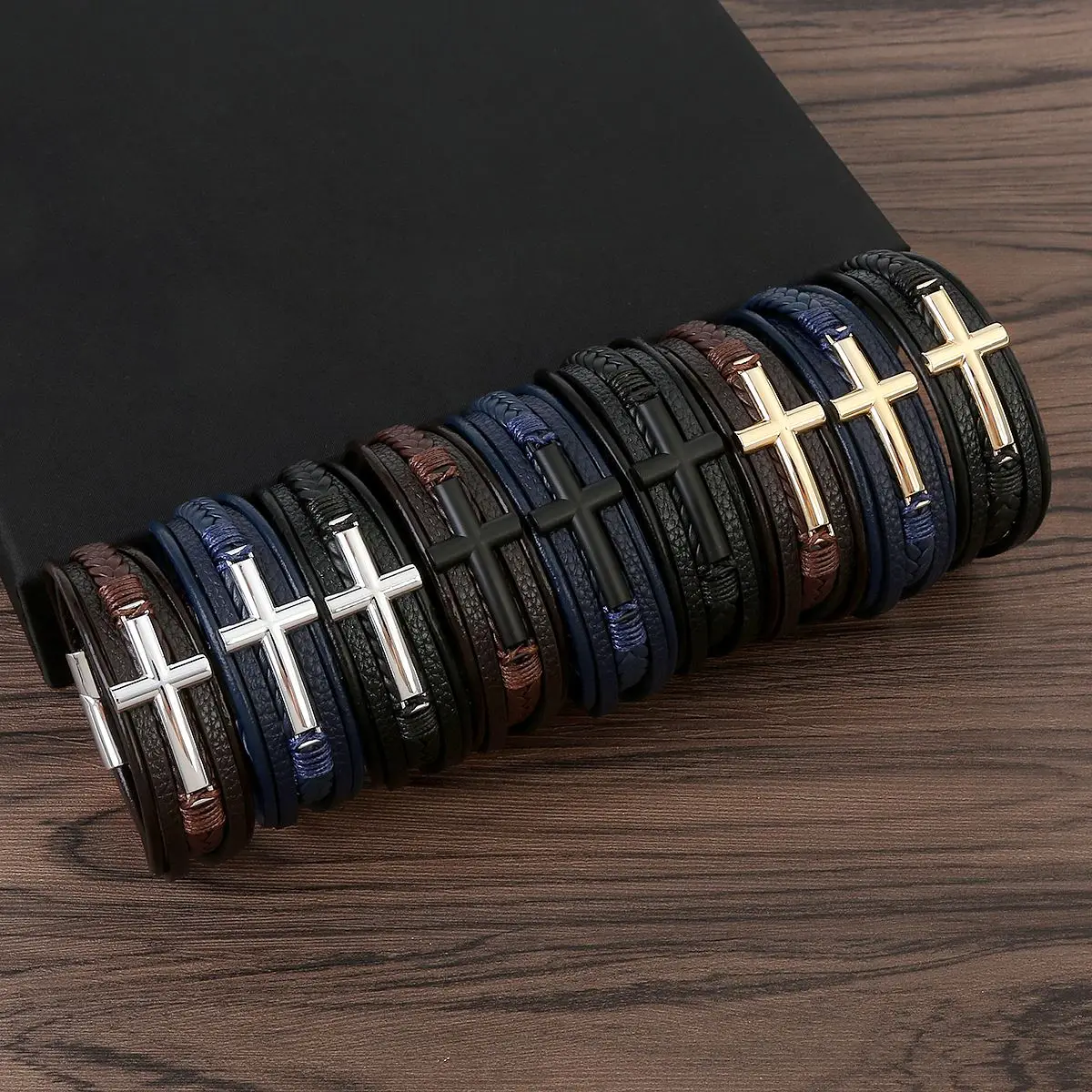 Klassisches 3-Farben-Kreuz-Dekor, mehrschichtiges geflochtenes Lederarmband für Männer, Punk-Charm, magnetische Schnalle, Handarmbänder, Schmuck, Geschenk