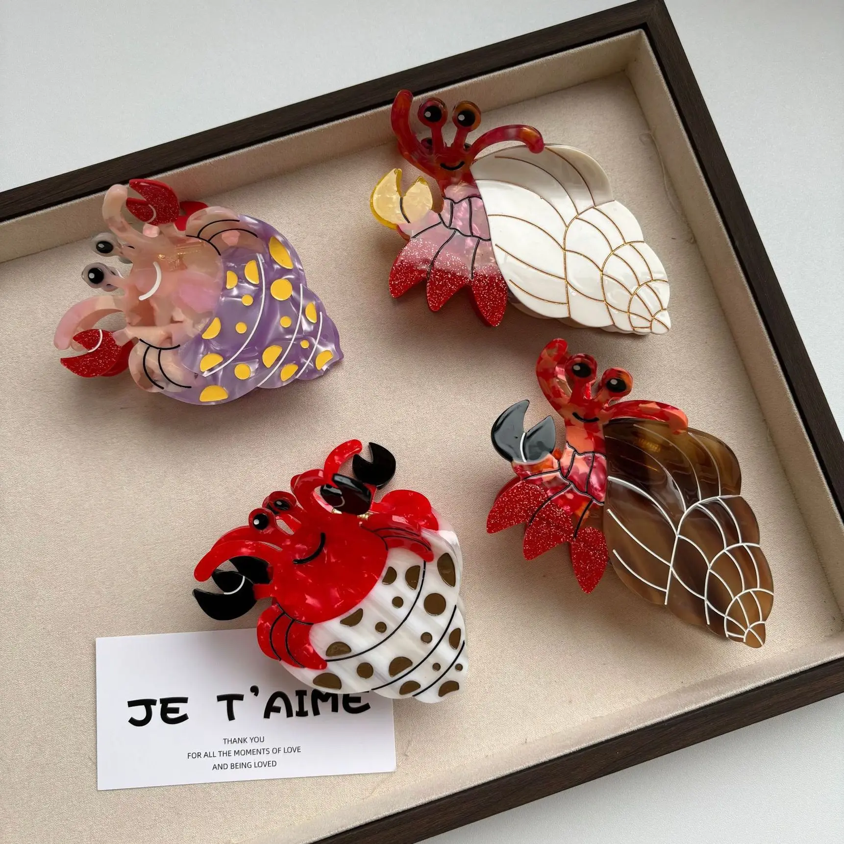 

Hermit Crab Claw: Marine Niche and Unique Leisure Style, Handcrafted with High-Quality Acetate Material, Embodying Fashion and T