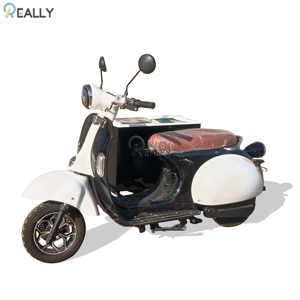 Mobiele stalen verkoopwagen met grote capaciteit Italiaanse elektrische ijsduwwagen Fiets te koop