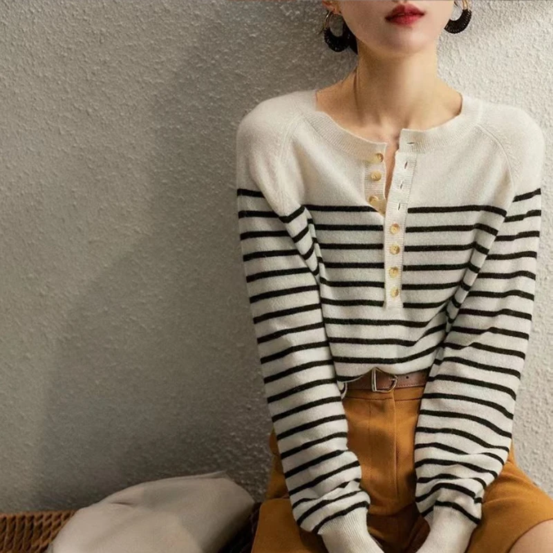 2023 Autumn new vintage French knit, round-necked button-down top, black-and-white striped long-sleeved sweater for women