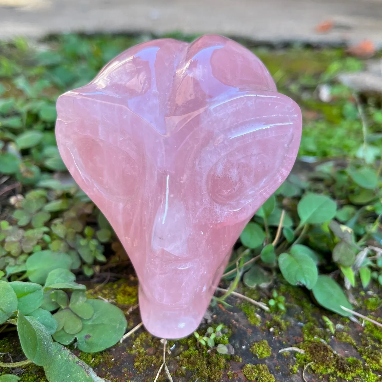 

Natural Rose Quartz Alien Skull Carving Polished Crystal Sculpture Healing Stone for Meditation Decoration Collection