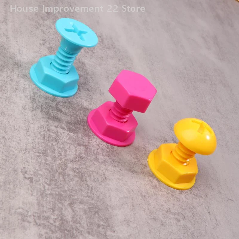 Ganchos coloridos de dibujos animados, un juego de 3 ganchos adhesivos sin agujeros para almacenamiento de bolsas, ganchos de pared, accesorios bonitos y prácticos para el hogar