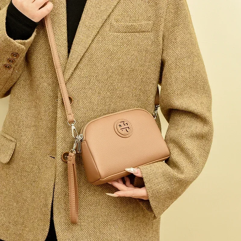 2025 Mini bolsa de designer sênior – couro macio feminino de meia-idade, multicamadas, pulso/ombro/mensageiro