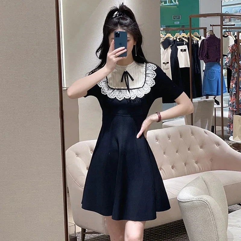 

2024 Summer French Lace Lace Collar Cinched Slimming Short Sleeves Knitted Dress Elegant Hepburn Style Ladies Black Dress