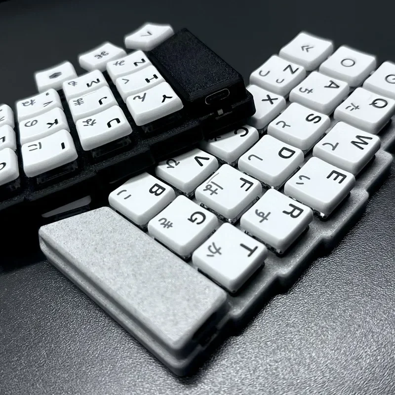 

Двухосный комплект клавиатуры с раздельной клавиатурой 20x6, изготовленный на заказ, поддержка горячей замены, Zmk, Bluetooth, OLED и приятный экран, 5-слойный, для переключателя MX/шоколада