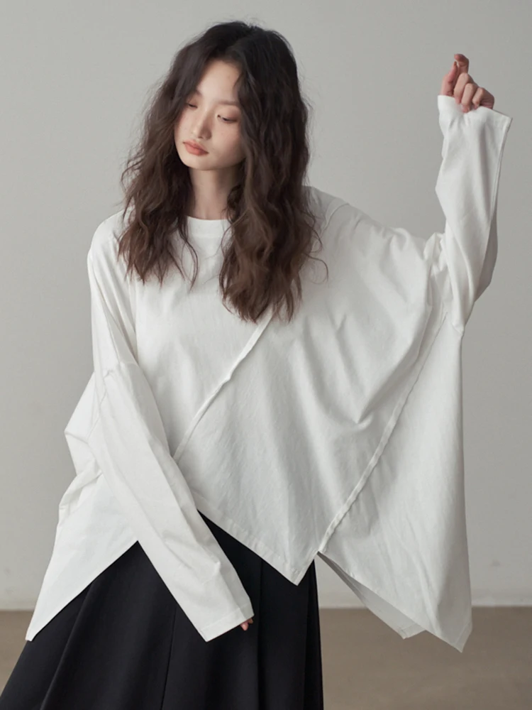 [EAM] Women White Irregular Hem Big Size Casual T-shirt New Round Neck Long Sleeve Fashion Tide Spring Autumn 2024 1DH6207