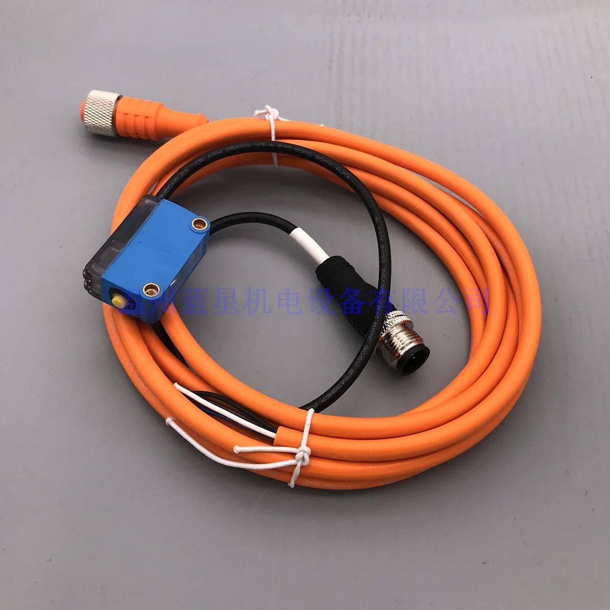 Original German contrast sensors The new model KTM-WN11182P replace KT3W-N1116 With a single cable