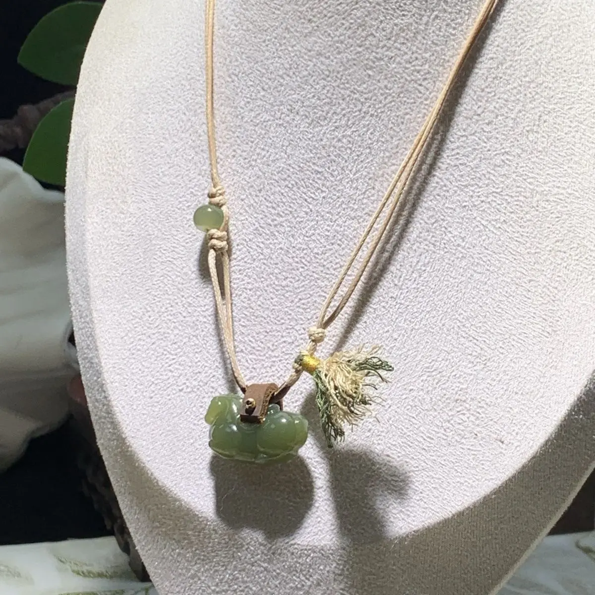 Welfare payment! Hetian jade lake water green pony pendant, zodiac horse jade pendant, men's and women's jade pendant