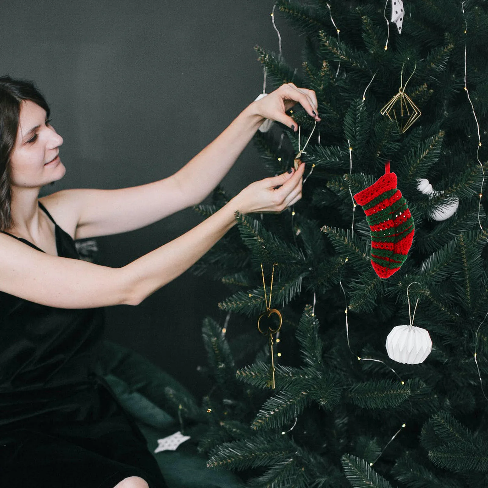 

Festive Red and Green Small Christmas Stocking Mini Hanging Socks for Candy Holiday Decorations Yarn Party Favor