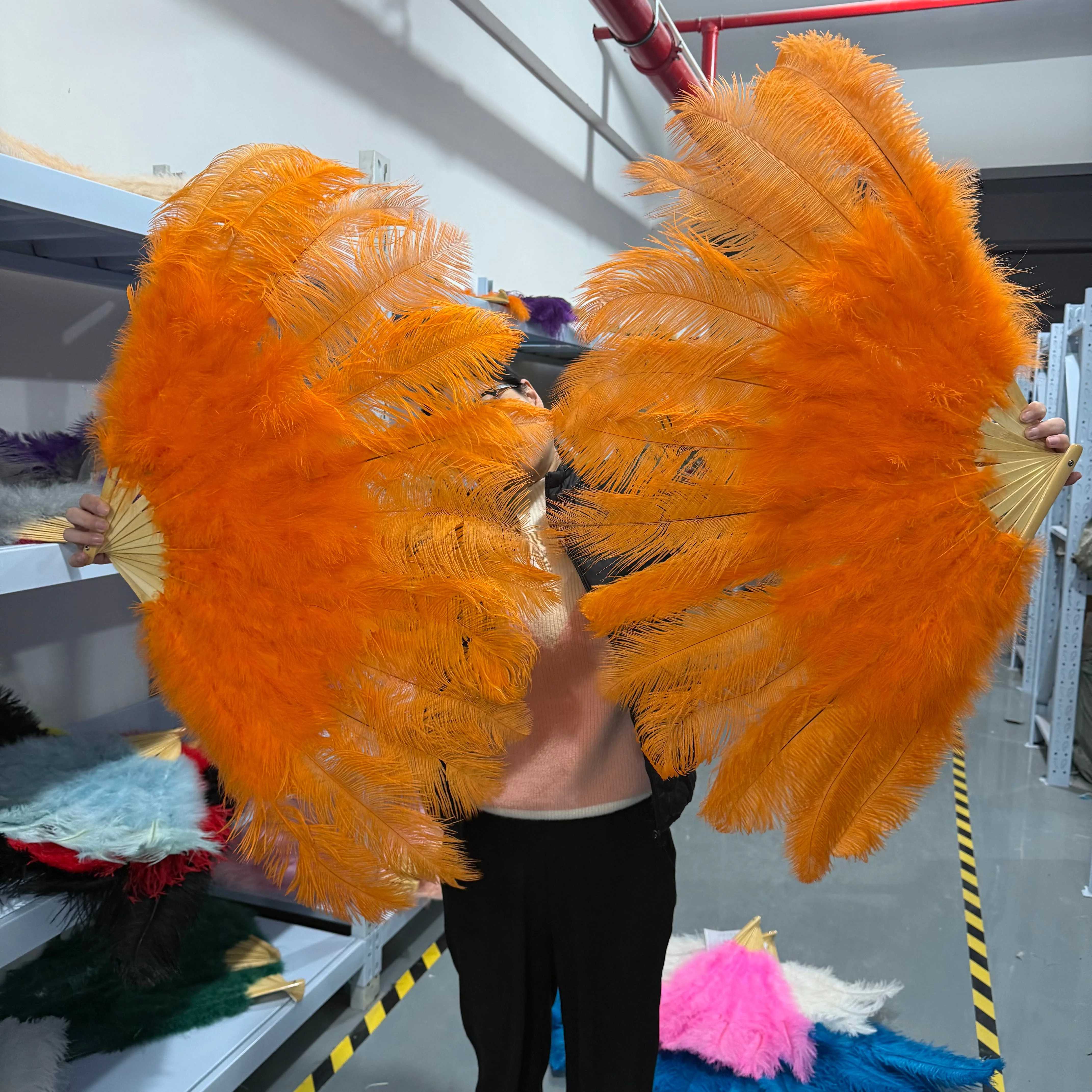 Eventails-de-plumes-d'autruche-orange-extra-large-pour-carnaval-spectacle-magique-de-danse-du-ventre-accessoires-de-spectacle-sur-scene-decor-personnalise-vente-en-gros