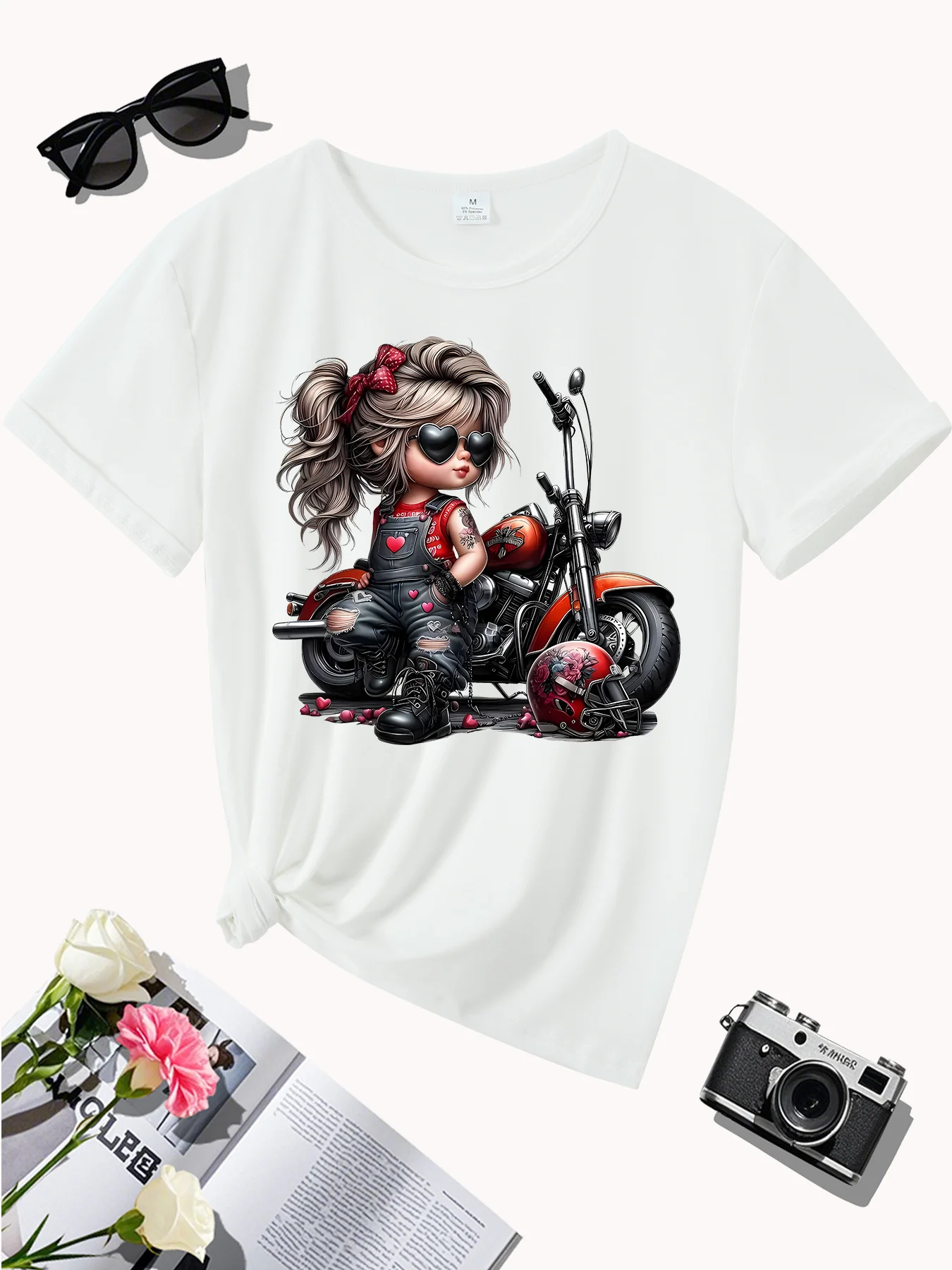Druck mit Herzdetails, Stretch-Rundhalsausschnitt, lässige und festliche Kleidung, schwarzes Motorrad-Grafik-T-Shirt für Damen – Edgy Cartoon