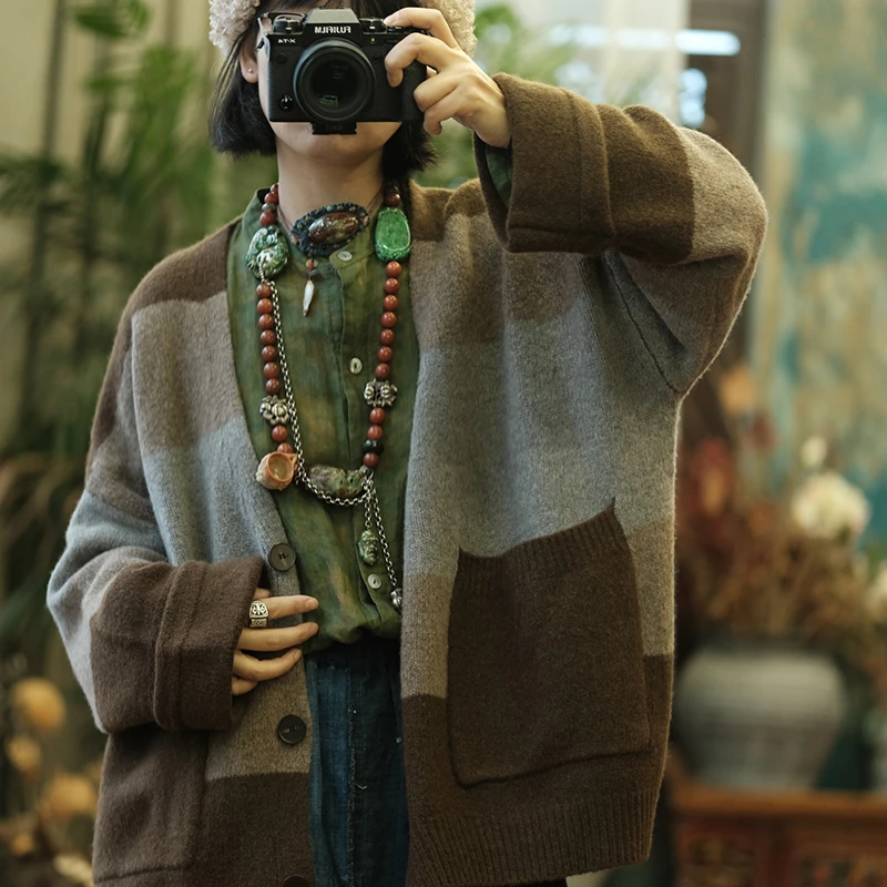 المرأة طويلة الأكمام سترة غير رسمية جديد وصول 2025 الخريف أسلوب بسيط الخامس الرقبة المرقعة اللون فضفاض الإناث سترة مشغولة من الصوف M2031 #5