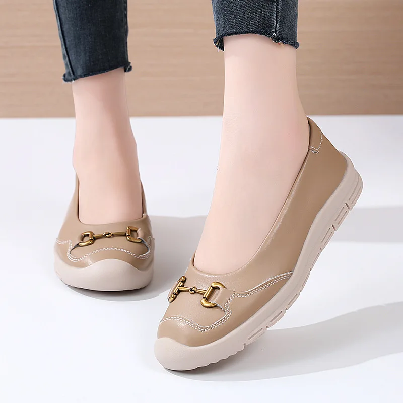 New Woman Bean Shoes Fashion Casual Shoes Mother Shoes Loafers Soft Sole Non-Slip Women's Shoes Flat Females Shoe Women