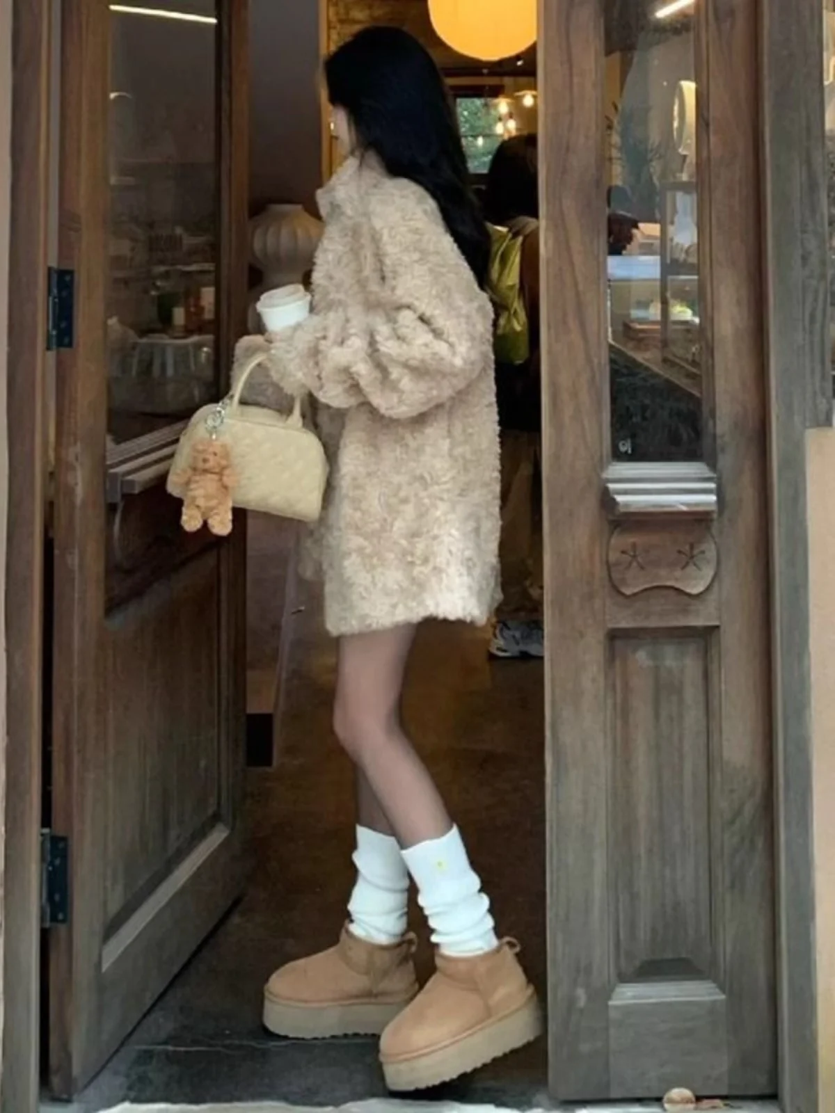 

Winter Thiened Stand Collar Women's Jaet Faux Fur Inteated Leather Warm Coat Street Sle Mid-Length Loose Fit