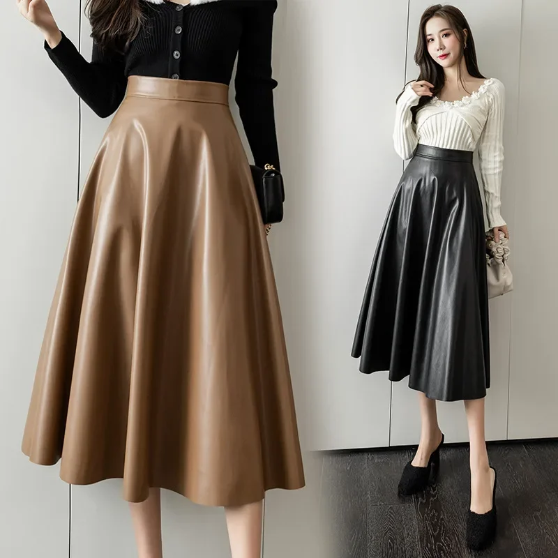 2025 women's autumn model covers the hips and looks thin, with a big black pendulum and a half-body pu dress.