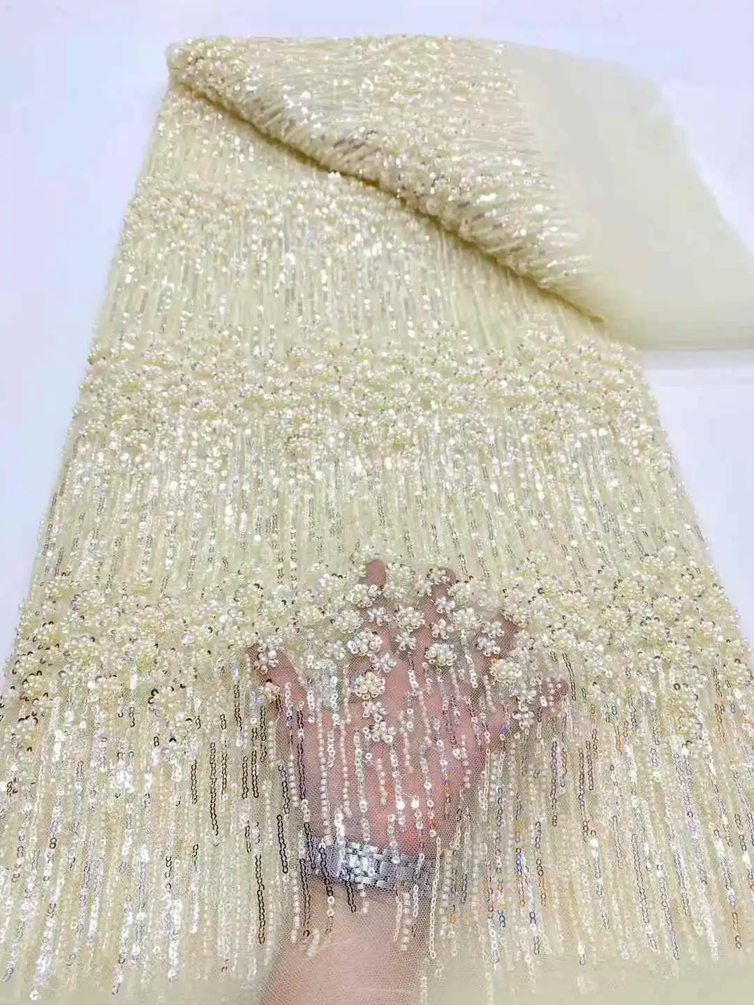 2025 럭셔리 신상 패션 디자인 원단 핸드메이드 자수 레이스 고품질 레이스 비즈 및 스팽글 여성 웨딩 파티 의류