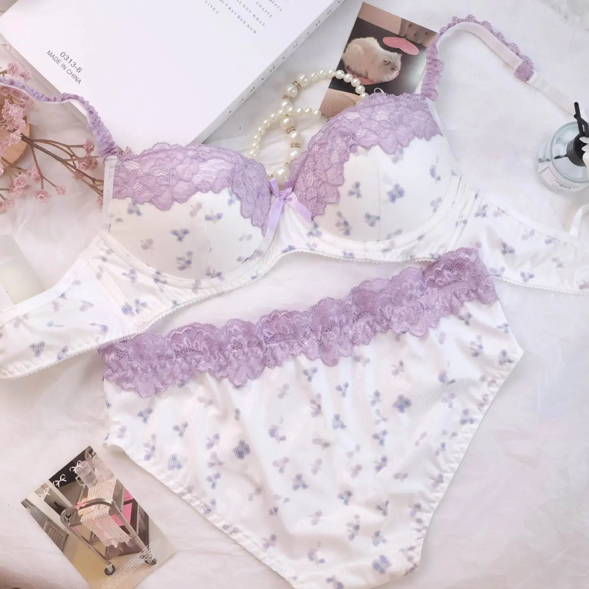 ملابس داخلية حلوة وحساسة مزركشة بالدانتيل منخفضة الخصر وربطة عنق مجموعة ملابس داخلية مريحة أرجوانية مطبوعة بالزهور طقم حمالة صدر ولباس داخلي #5