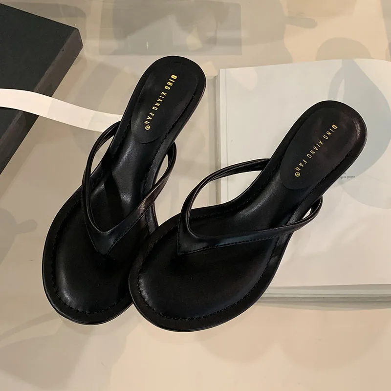 Modische runde Zehenpartie, rutschfeste Damen-Slipper mit dünnem Absatz, Flip-Flops, Sandalen, Pumps, bequeme Damen-Slipper mit Absatz. – Detail 4