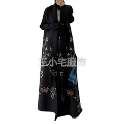 Miyake Pleated Autumn and Winter New Women's Long Coat, Retro Printed Lapel, Long Sleeved Black Abaya Fashion Festival Clothing