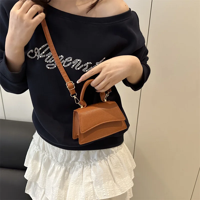 

2025 Spring Stylish Tote Bag Minimalist Shoulder Crossbody Purse Trendy Square Office Bag Chic Casual Everyday Handbag