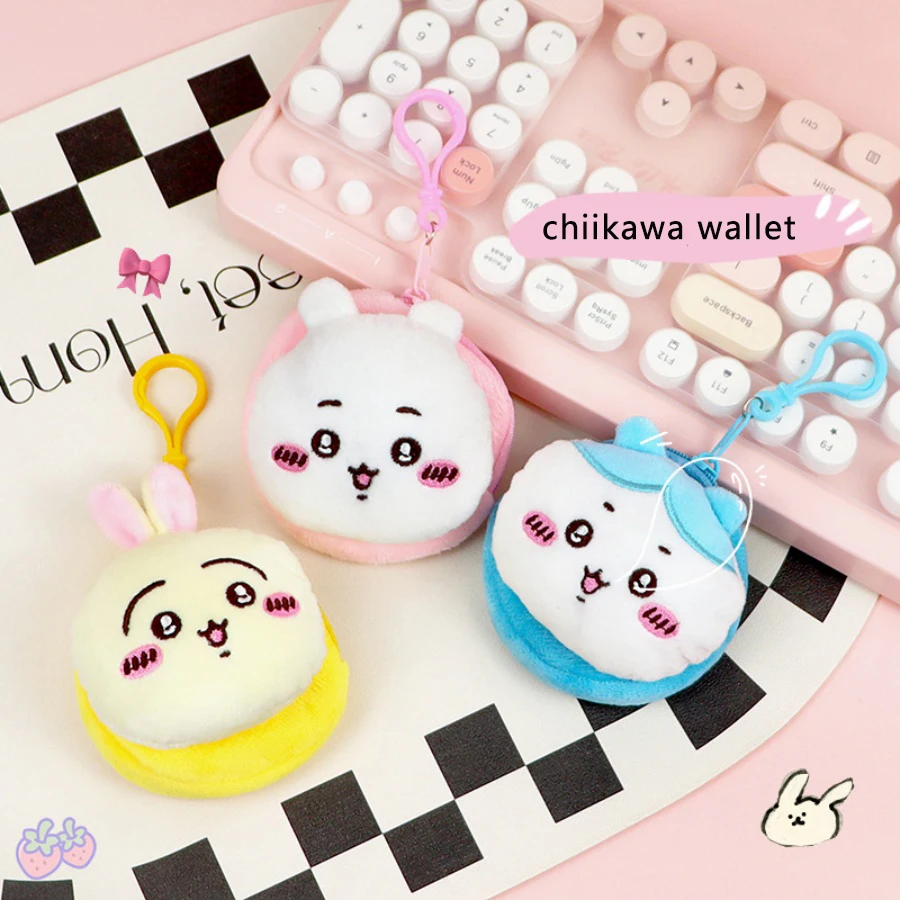 Estas adoráveis carteiras de moedas, chaveiros e estojos para fones de ouvido Chiikawa são perfeitos para guardar diversos pequenos objetos.
