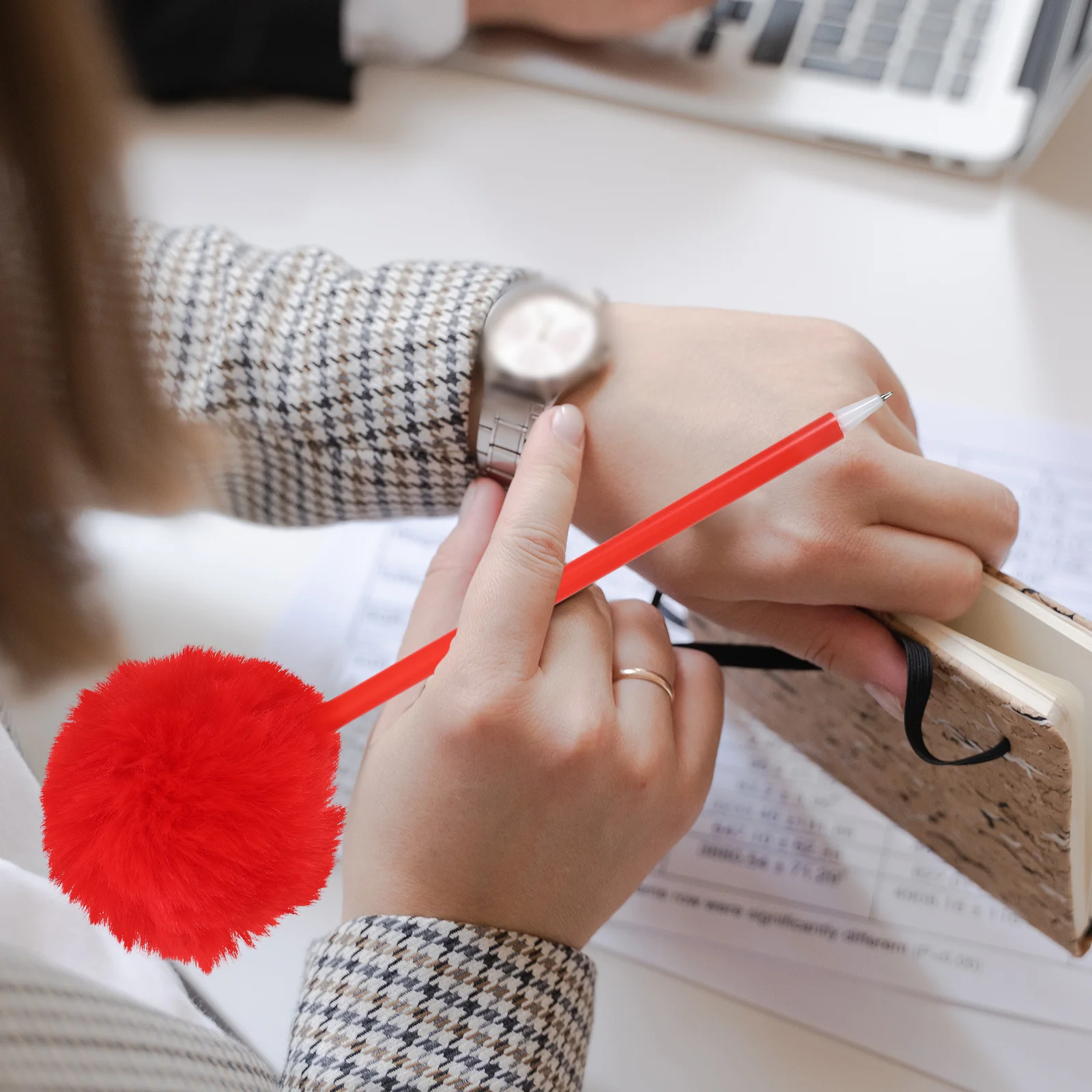 

4 шт. шариковые ручки с наконечником для гладкого письма, легкие студенческие ручки для школы, офиса, дома, новинка, милые канцелярские принадлежности