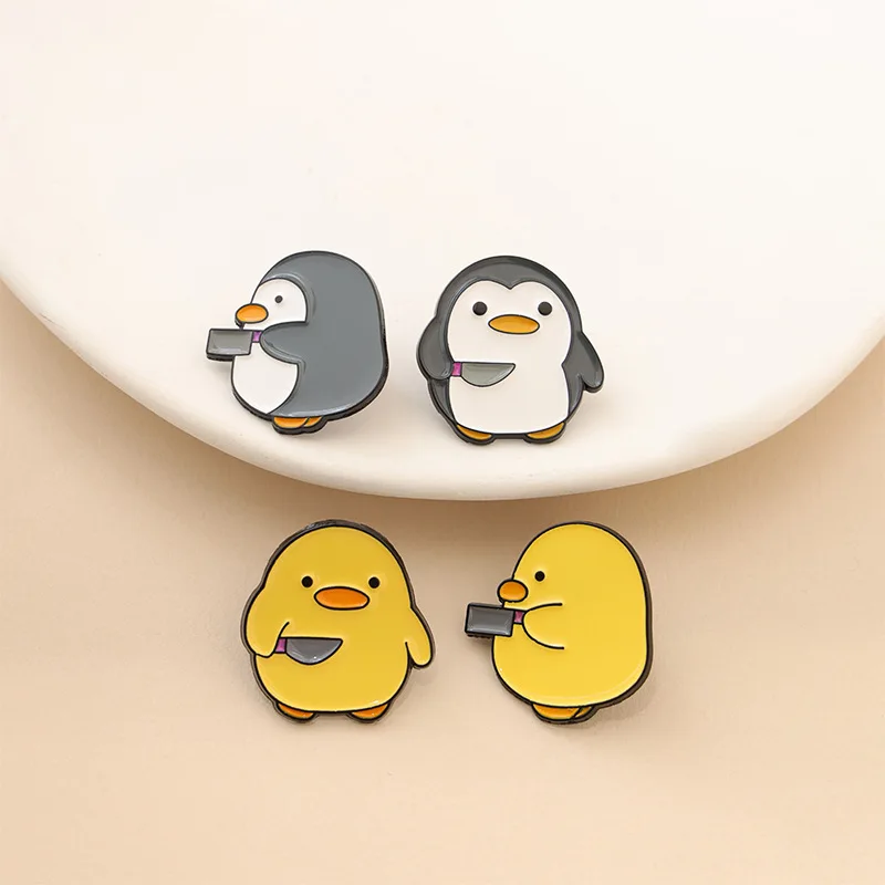 Cute Penguin Duck Brooch Pin, Cartoon Animal Badge for Bag Backpack Jacket Denim Vest, Alloy Metal Lapel Pin Accessories