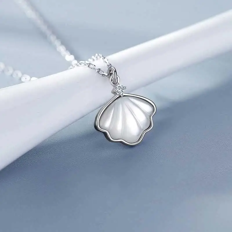 

HYJYGM White Shell Pendant Necklace for Women Jewelry Shell Clavicle Necklace Valentine Gift