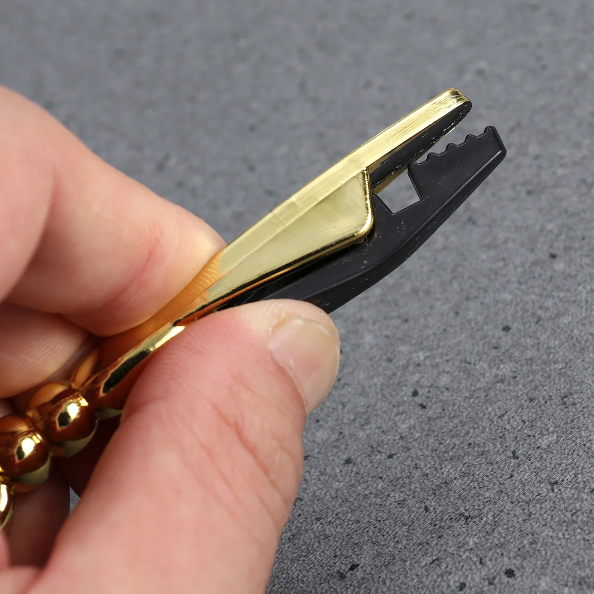 

2Pcs Bracelet Helper Clip Golden Fastening Aid Tool for Jewelry Watches and Bracelets Assistant Buddy Tool