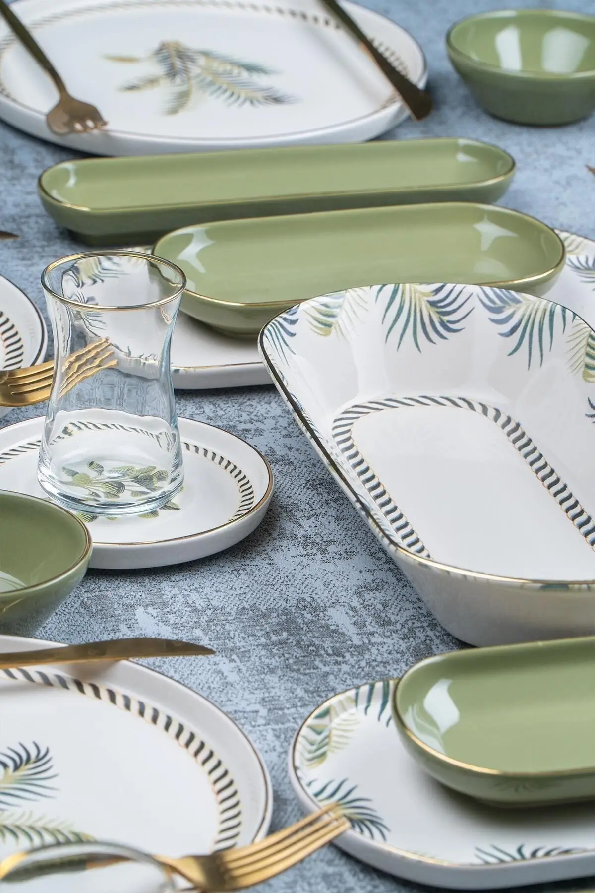 Porcelain Washable Dinnerware Set for 6 Persons 31 Pieces Green White Porcelain Breakfast Dinner Set