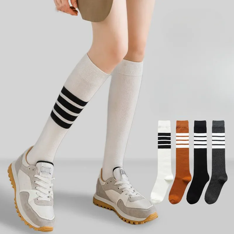 Calcetines largos de algodón para mujer, medias hasta la rodilla, a rayas, estilo coreano, color blanco y negro, ideal para Yoga, escuela, Lolita