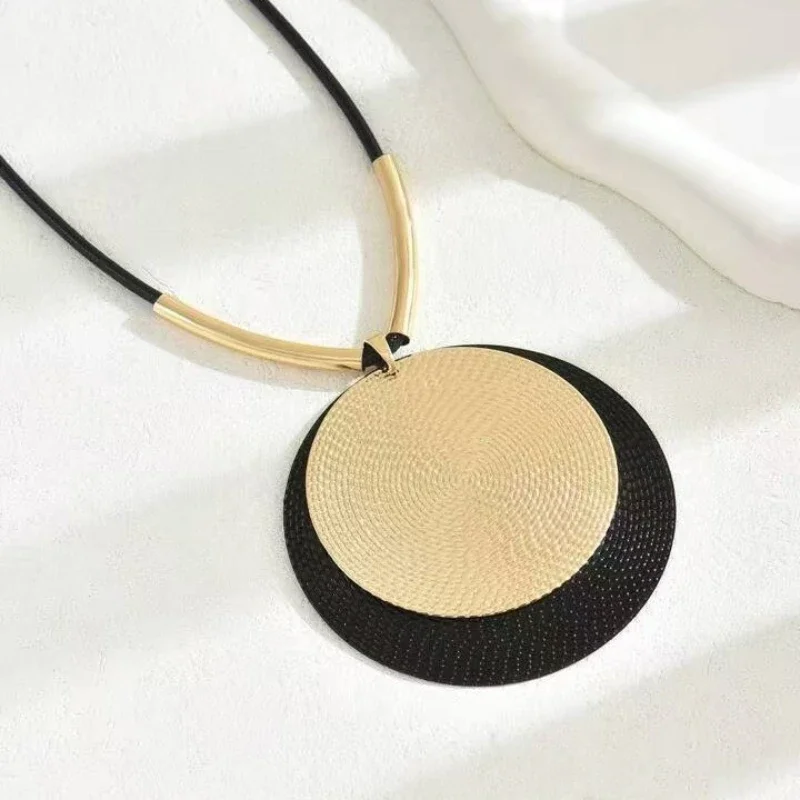 Personalized Unique Design Large Round Vintage Flower Pendant Necklace Women's Bohemian Ethnic Style Jewelry Gift